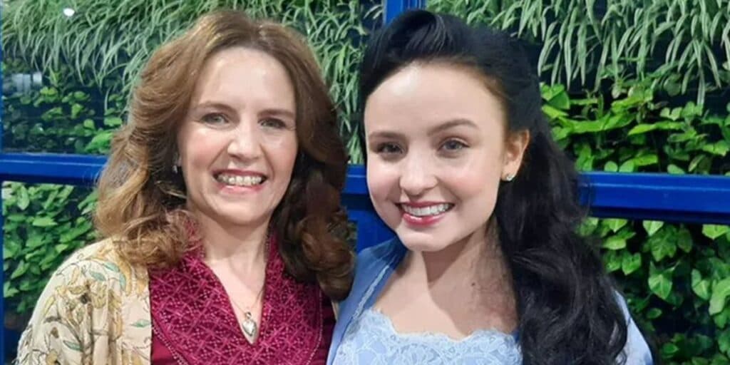 Mãe de Larissa Manoela ‘rompe’ com a filha e atitude contra atriz, que está noiva de galã, causa revolta