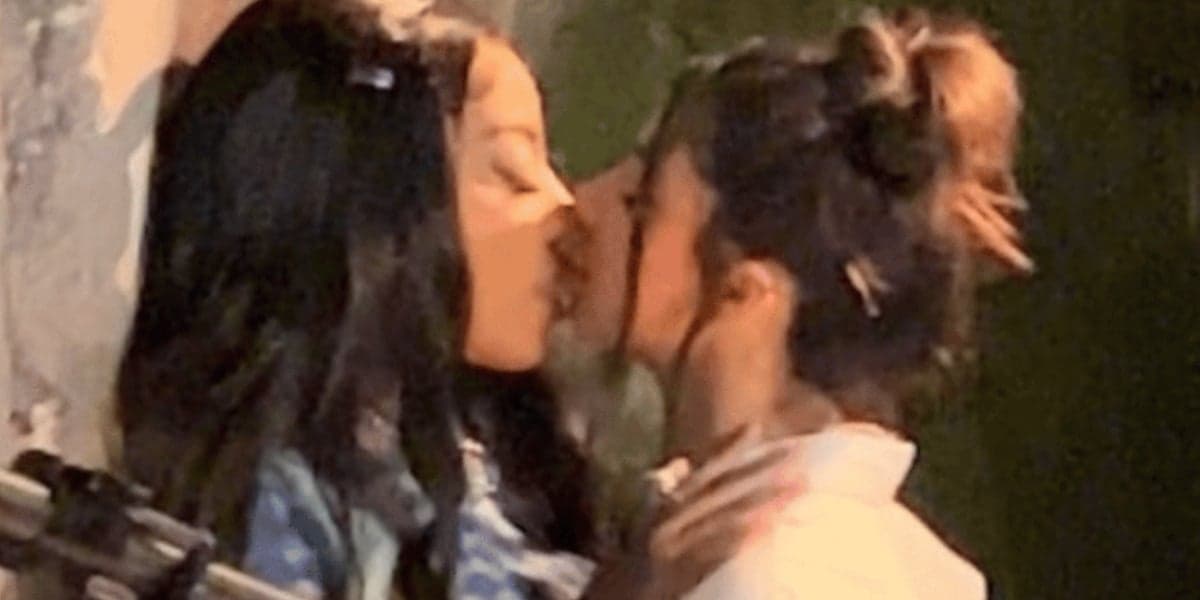 Ludmilla aos beijos com mulher misteriosa (Foto: Reprodução)