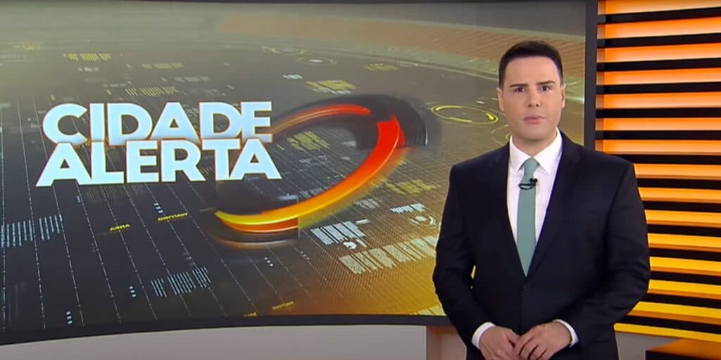 Luiz Bacci interrompe o Cidade Alerta, recebe notícia de última hora e faz anúncio bomba ao Brasil