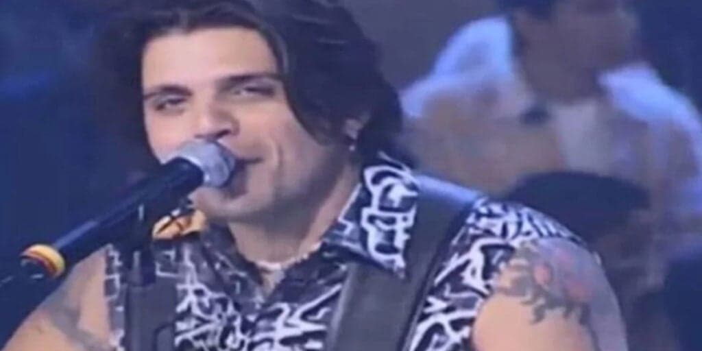 Lembra dele? Ex-vocalista do LS Jack, do hit Carla, ficou à beira da morte, 60 dias em coma e está irreconhecível