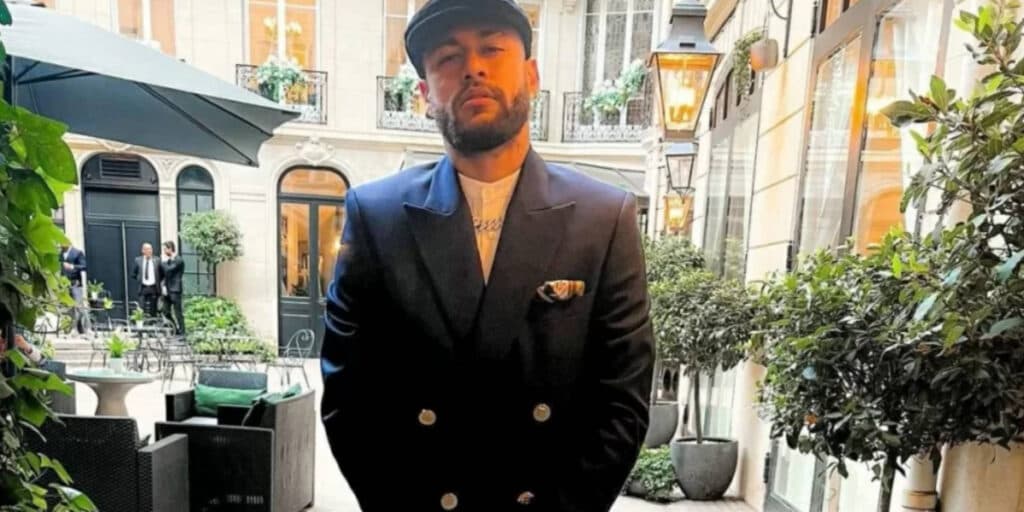 Voltaram? Neymar é flagrado durante passeio com sua ex-namorada, Bruna