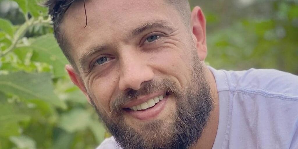 Em luta contra vício, Rafael Cardoso chega alterado em evento e abandona local: "Falta de respeito"