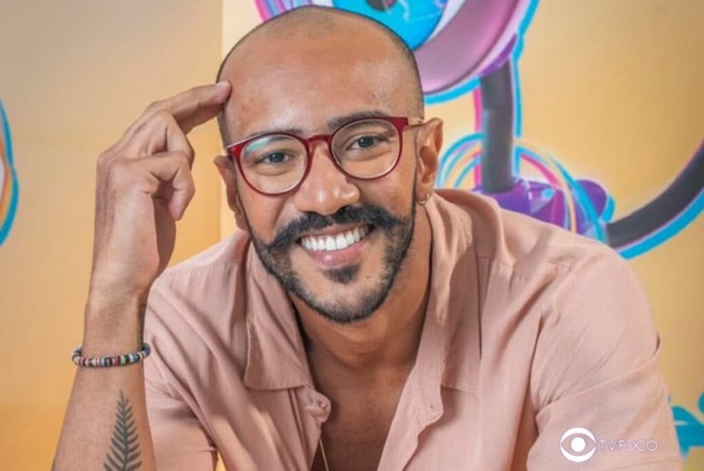 BBB23 - Ricardo se empolga e é flagrado sem roupa mexendo em parte íntima: "Como assim?"