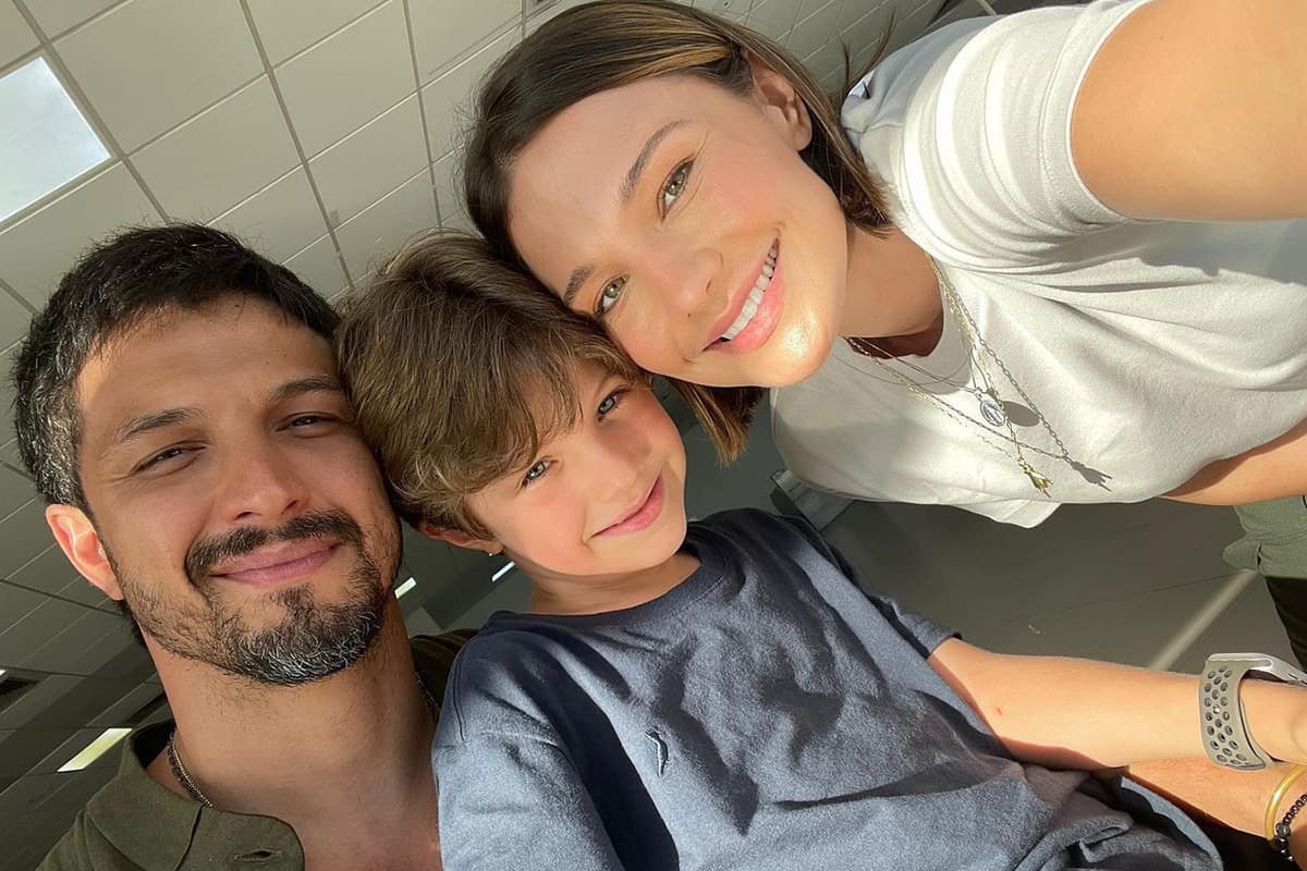 Rômulo Estrela é casado com Nilma Quariguasi e juntos eles são pais de Theo (Foto: Reprodução)