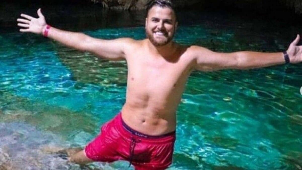 Zé Neto em outro clique com o volume marcando na bermuda (Foto Reprodução/Instagram)