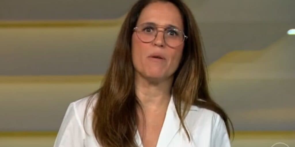Assassinato de famoso faz substituta de Ana Paula Araújo encher o peito e noticiar o que viúva fez