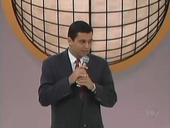 Apresentador Geraldo Luís no inicio de sua carreira como repórter (Foto: Reprodução, R7) Apresentador Geraldo Luís no inicio de sua carreira como repórter (Foto: Reprodução, R7)