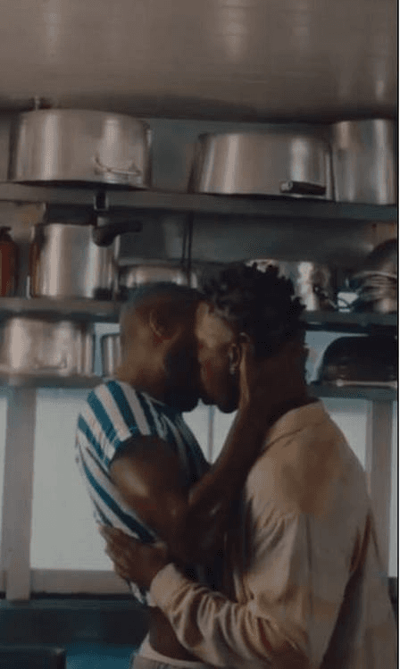 Ícaro Silva e Izra se beijando (Foto: Divulgação/ Instagram)