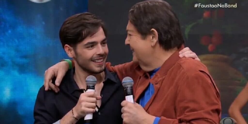 João Guilherme não se contém com o que ouve de Faustão e fica desconcertado: "Não precisa"