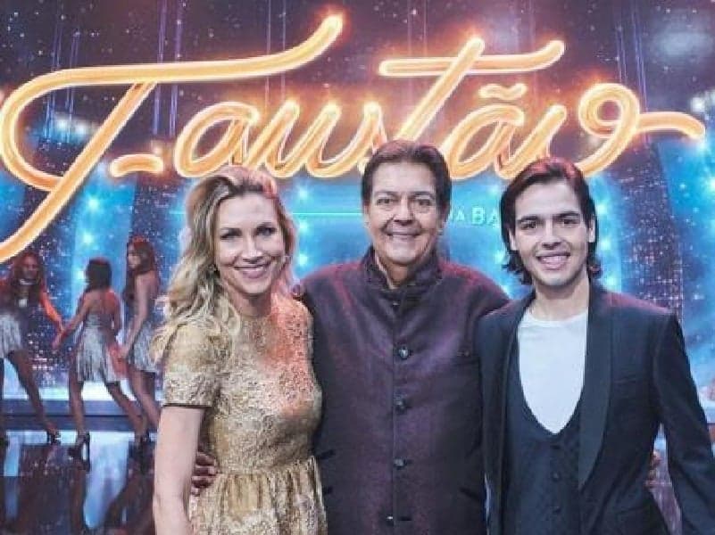 http://tvfoco.uai.com.br/wp-content/uploads/2015/05/Daniela-Mercury.jpg