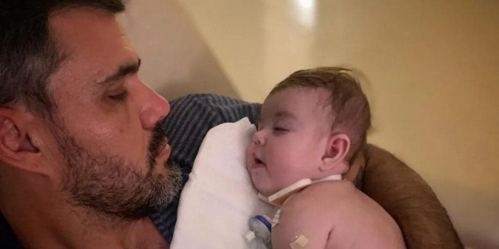 Filha de Juliano Cazarré usa aparelho de 21 mil reais para conseguir sobreviver em tratamento delicado