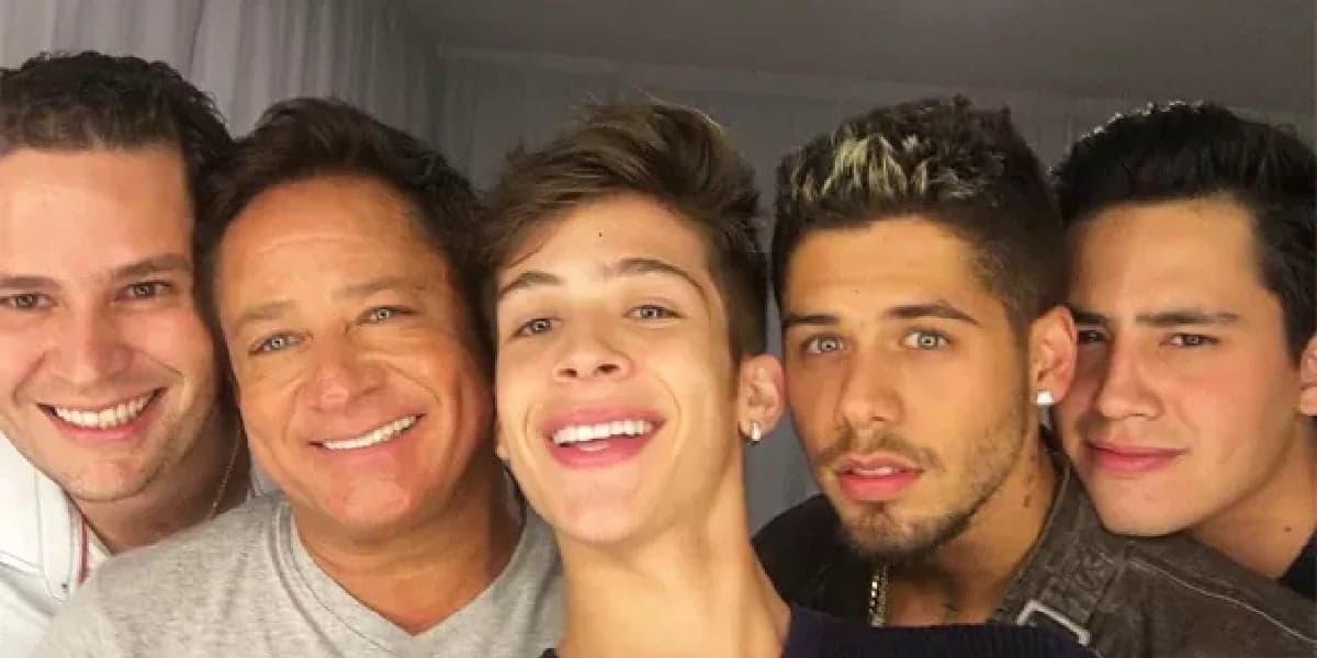 Leonardo aos lados dos filhos (Foto: Divulgação)