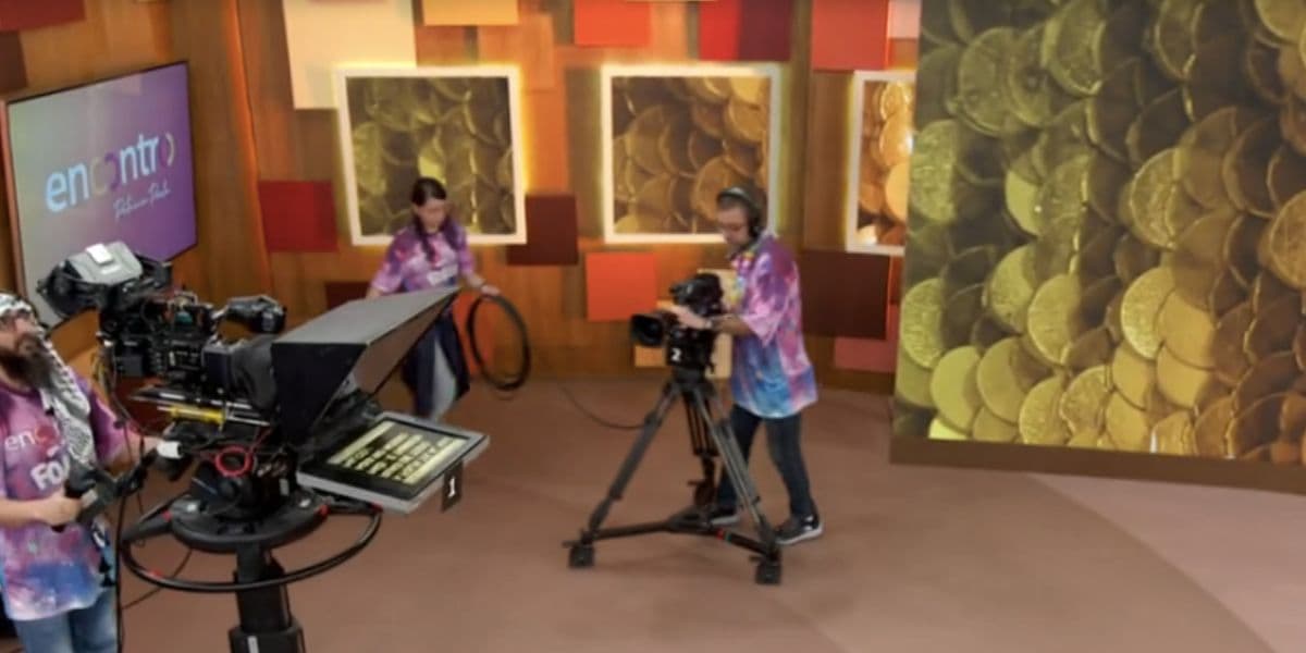 http://tvfoco.uai.com.br/wp-content/uploads/2015/05/Daniela-Mercury.jpg