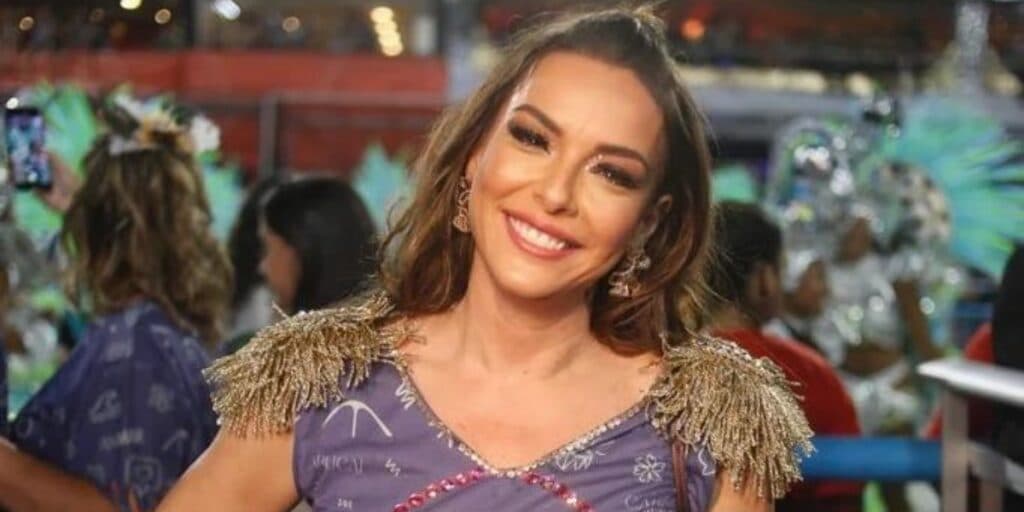 Recatada ao extremo, Regiane Alves assume relacionamento publicamente e fotos entregam amor ao Brasil