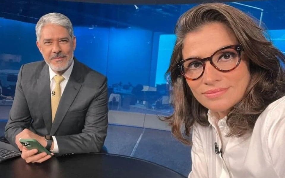 William Bonner ao lado de Renata Vasconcellos na bancada do 'Jornal Nacional' (Foto: Divulgação/ Globo)