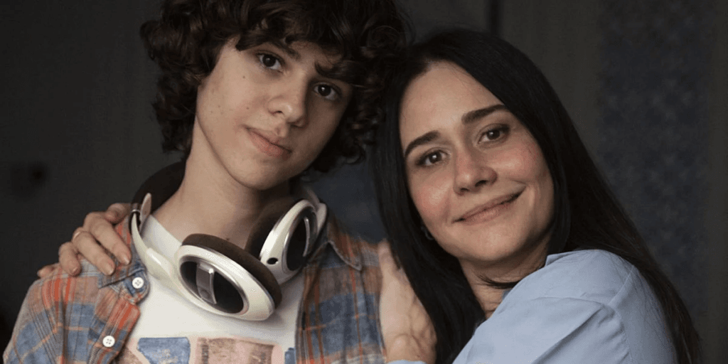 Rudá com sua mãe Guida em Travessia (Foto: Reprodução, Globo) Rudá com sua mãe Guida em Travessia (Foto: Reprodução, Globo)