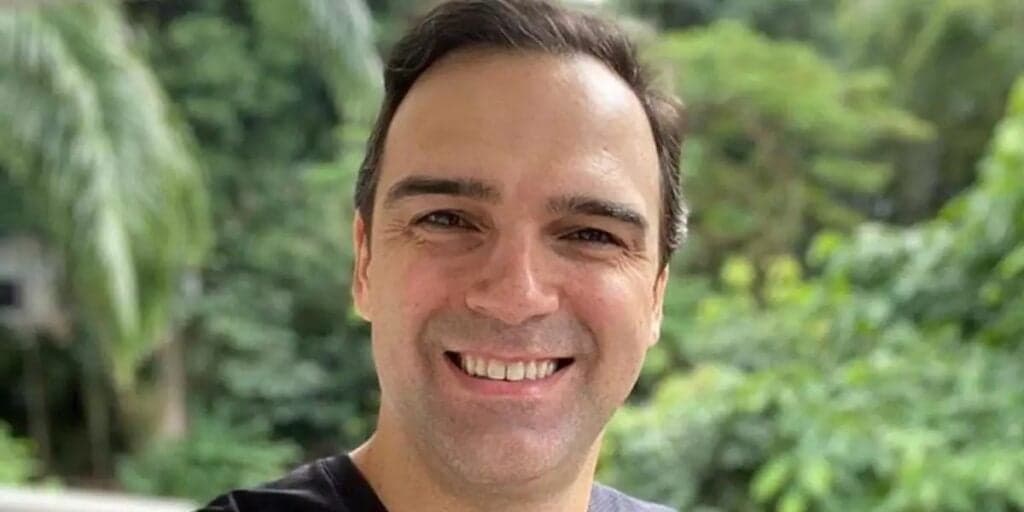 Tadeu Schmidt é casado, tem filhas gatas e um salário absurdo na Globo e muitos nem sabem