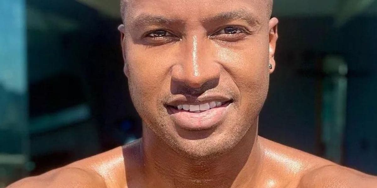 Thiaguinho aparece dentro de avisão e entrega desabafo sobre cansaço e último show (Foto: Reprodução / Instagram)