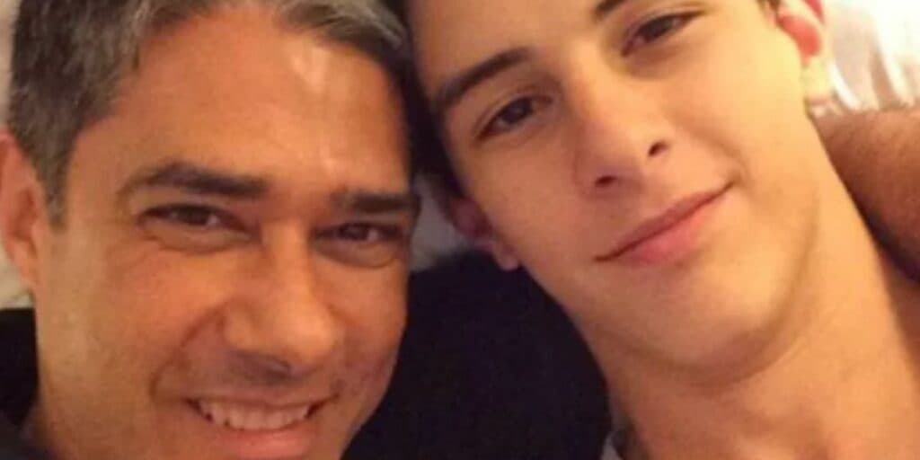 William Bonner foi obrigado a quebrar o silêncio e fez textão para defender o que fizeram com seu filho: "Tão doloroso"