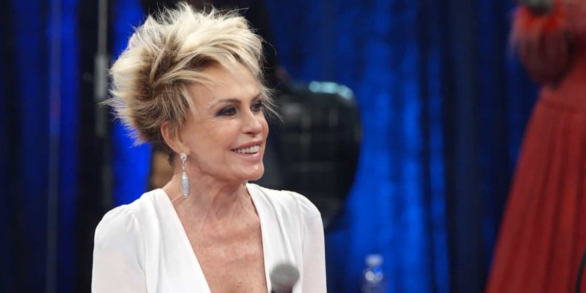 http://tvfoco.uai.com.br/wp-content/uploads/2015/05/Daniela-Mercury.jpg