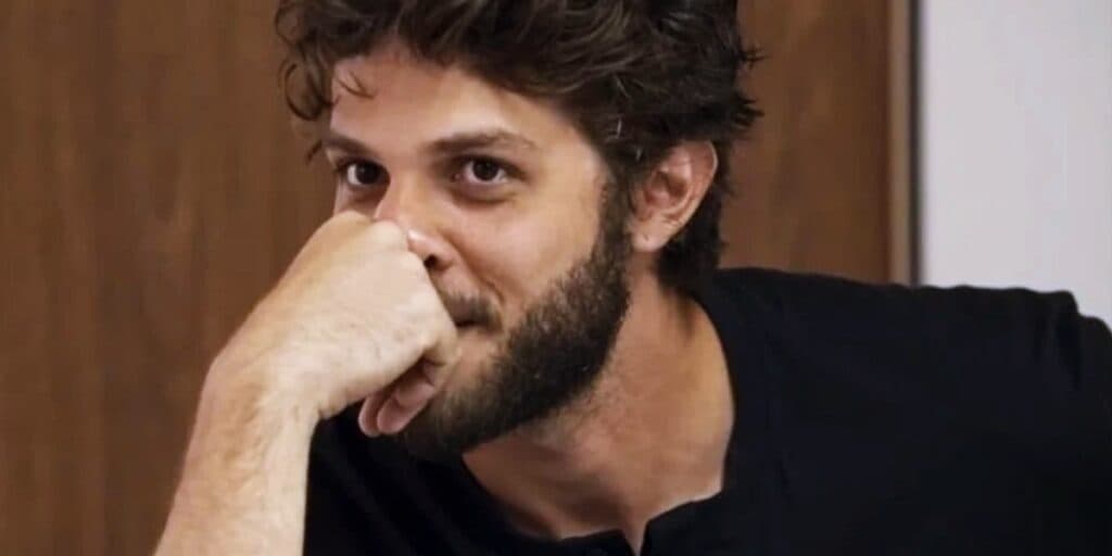 Travessia - Ari cumpre terrível profecia de Dante, cospe em Guerra e pisa em Brisa