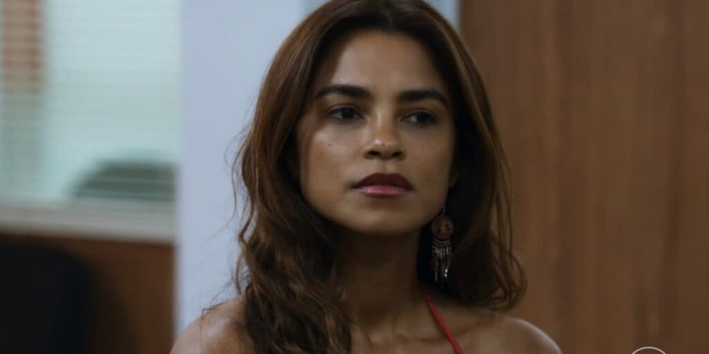 Travessia - Com ódio, Brisa faz proposta provocante para Chiara e as duas formam aliança para trucidar Ari