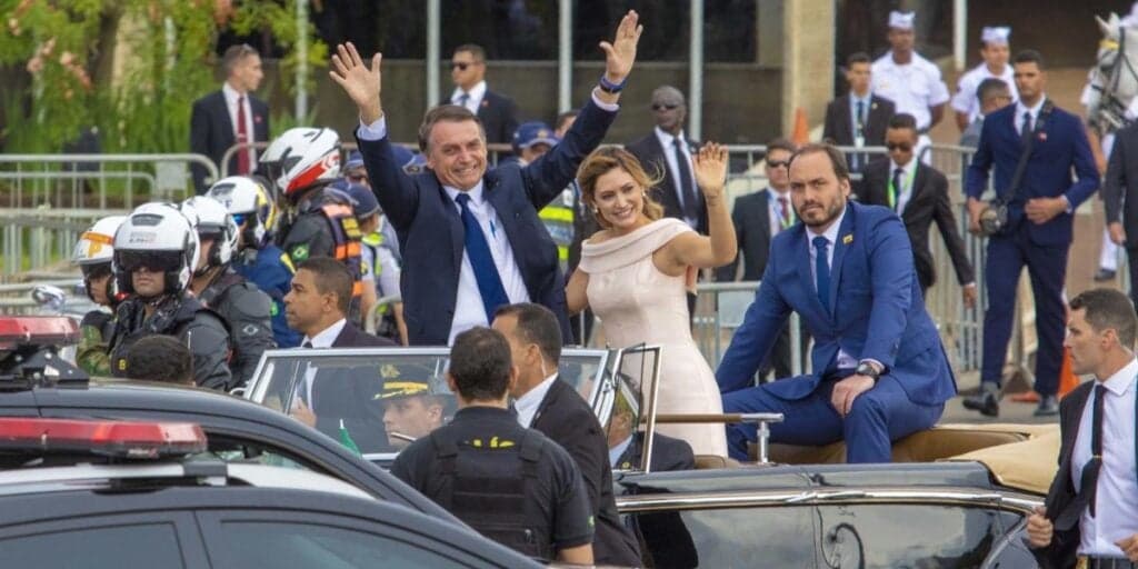 Leo Dias anuncia ‘bebê’ Bolsonaro e gravidez secreta dentro do planalto, após casamento de político ser cancelado