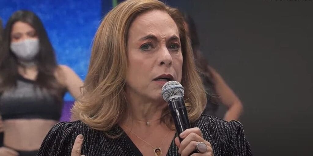Fora da Globo, Cissa Guimarães vai ao palco do Faustão, segura o choro com relato e dispara: “Estão nas trevas”