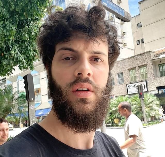 Diogo Defante, humorista reconhecido, revelou que já brigou ao vivo no programa do Luciano Huck (Reprodução - Instagram)