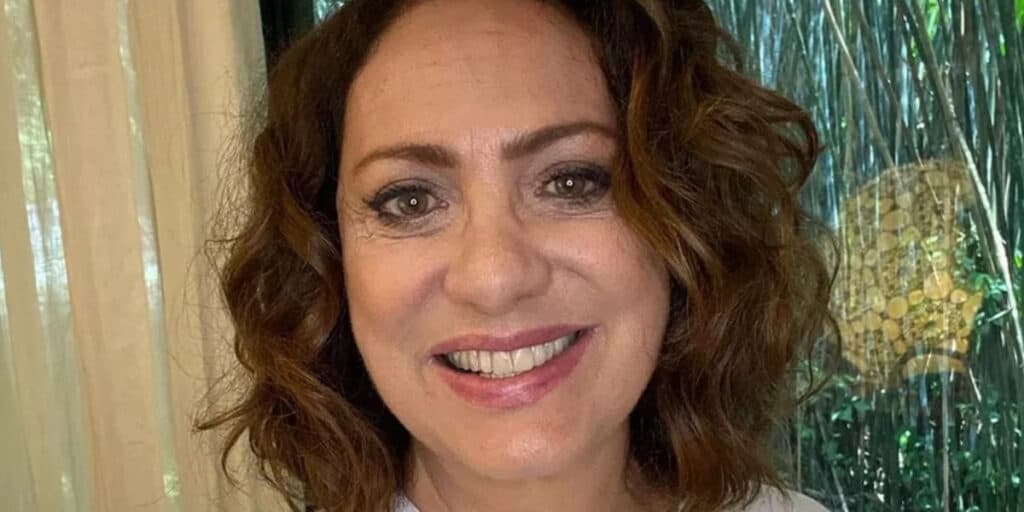 A declaração sincera de Eliane Giardini ao assumir o que usa aos 69 anos de idade ao Brasil