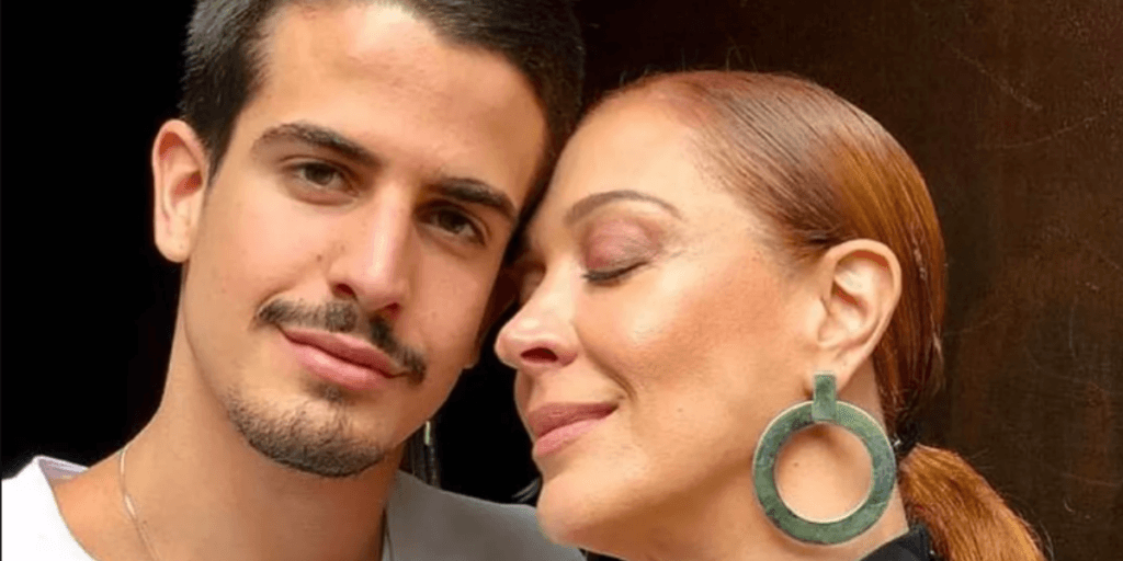 Enzo Celulari divulga imagens do irmão récem-nascido e diz o que sente com Claudia Raia sendo mãe aos 56 anos