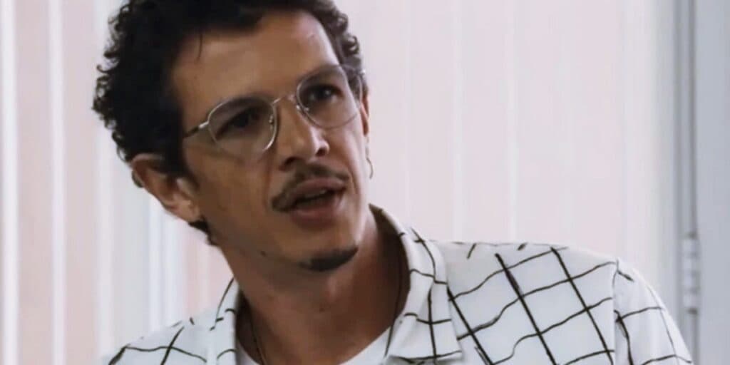Travessia - Gil descobre segredo podre de Ari, o confronta e seu queixo cai com revelação: "Naquele dia"