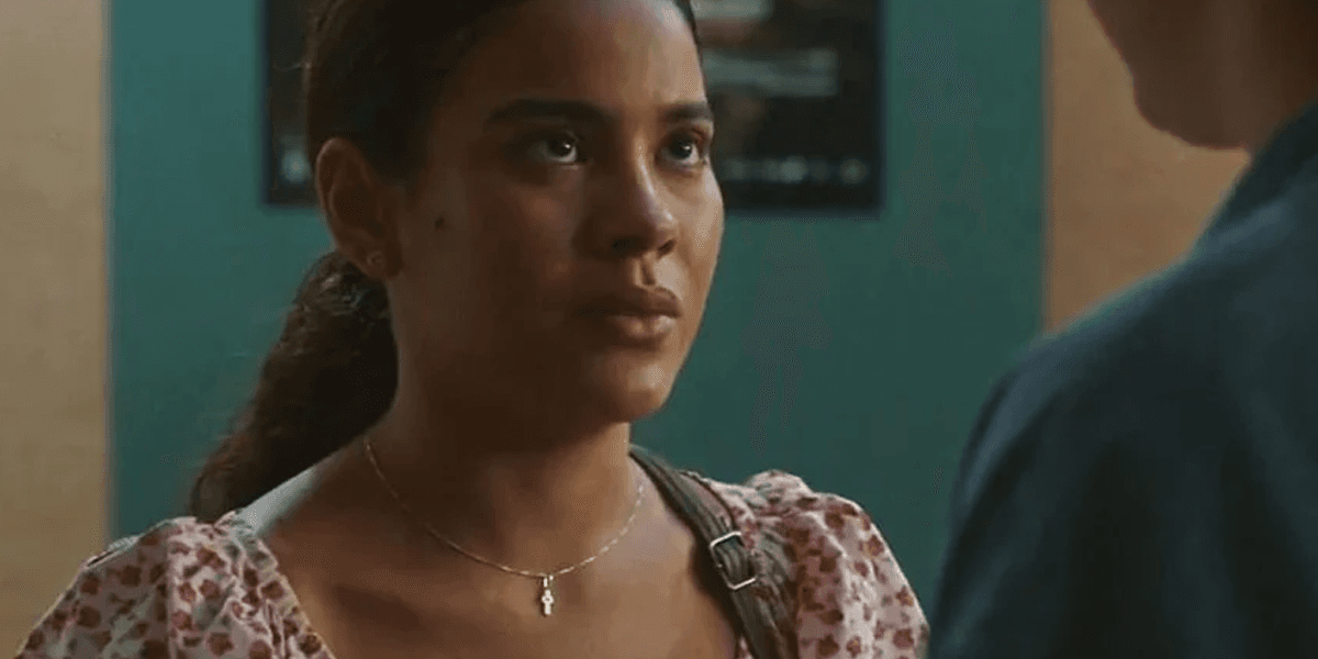 Vai Na Fé: Jennifer descobre grade segredo do pai biológico (Foto: Reprodução, Globo) Vai Na Fé: Jennifer descobre grade segredo do pai biológico (Foto: Reprodução, Globo)
