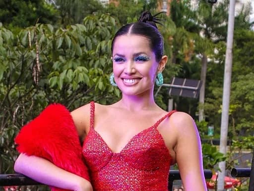 http://tvfoco.uai.com.br/wp-content/uploads/2015/05/Daniela-Mercury.jpg