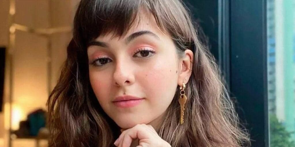 Em emissora concorrente da Globo, Klara Castanho, vítima de caso, dá relato exclusivo: “Ao meu redor”