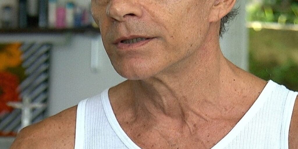 Sem trabalho, astro da Globo precisou se reinventar aos 70 e agora trabalha como ambulante