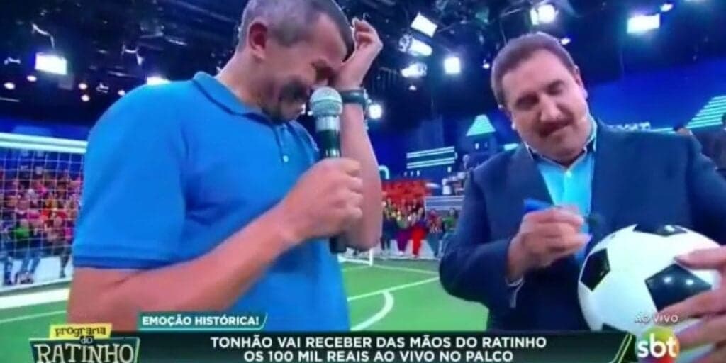 Durante programa, Ratinho perde fortuna para funcionário (Foto: Reprodução, SBT) 