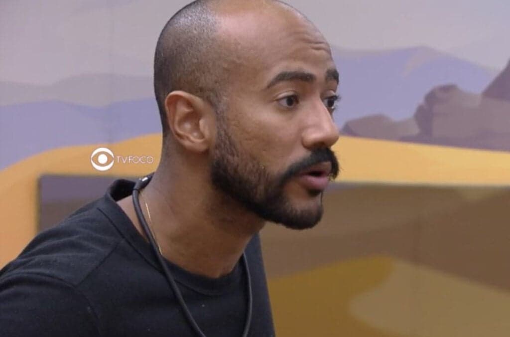 BBB23 - Acusado de traíra, Ricardo se irrita e ameaça deixar o grupo: "Não veio de mim"