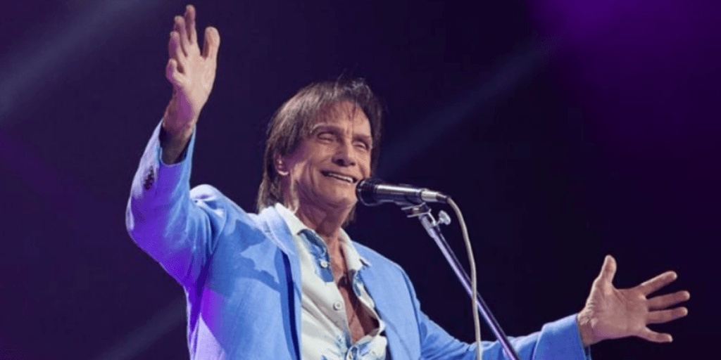 SEM FALHAR: Ritual de Roberto Carlos em cada show é algo que todo cantor deveria fazer