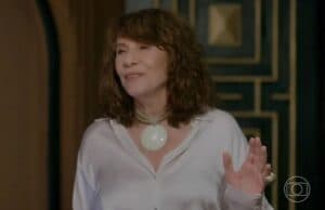Em Vai na Fé, Wilma (Renata Sorrah) vai inventar uma fake news sobre Lui Lorenzo (José Loreto) (Foto: Reprodução / Globo) Em Vai na Fé, Wilma (Renata Sorrah) vai inventar uma fake news sobre Lui Lorenzo (José Loreto) (Foto: Reprodução / Globo)