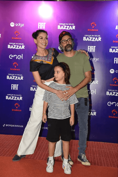 Alinne Moraes ao lado do filho e do marido, Mauro Lima (Foto: Reprodução)