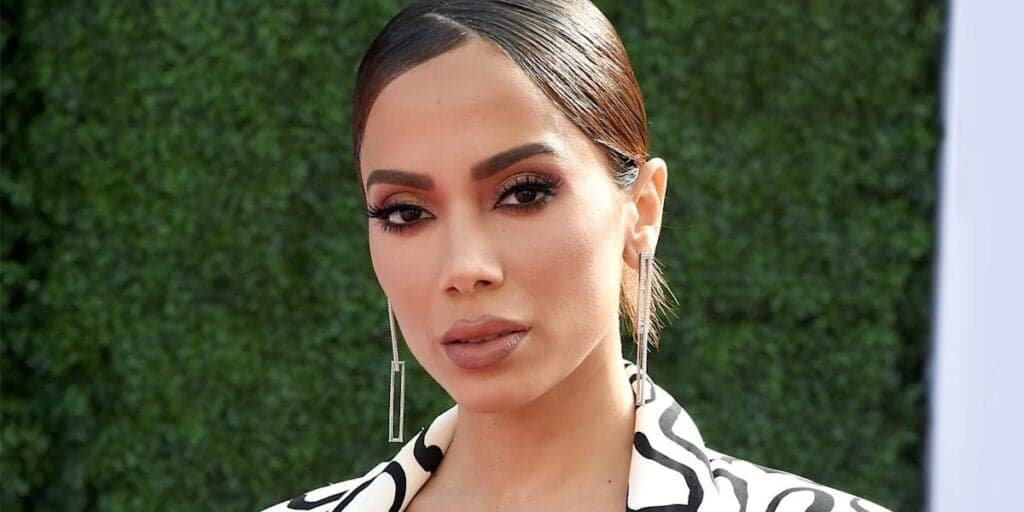 "Leiloado meus órgãos": Anitta faz revelação chocante de lamentável situação que vem vivendo