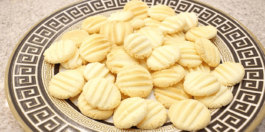 Biscoitinho de leite condensado que desmancha na boca, rápido e com 3 ingredientes que você tem em casa