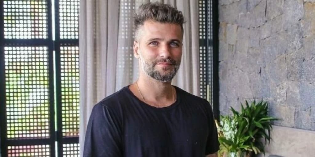 Bruno Gagliasso, rompido com o irmão e sem falar com a mãe, tem novo barraco familiar exposto na TV
