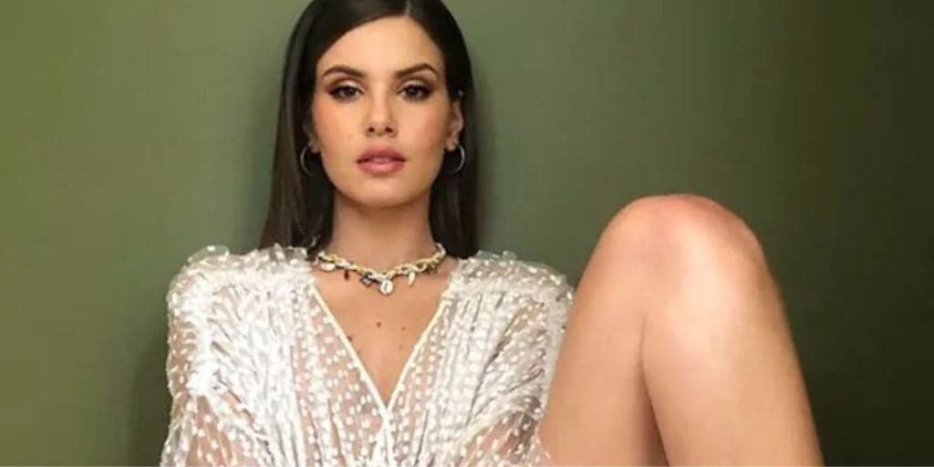 Estrela da Globo engoliu à força retorno triunfal de Camila Queiroz na Globo e luta para veto é exposta