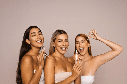 Érika Schneider lança linha de cosméticos pensada para a pele brasileira