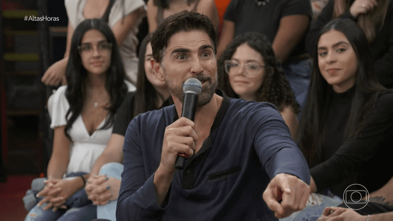 Reynaldo Gianecchini se declara para Claudia Abreu no Altas Horas (Foto: Reprodução)