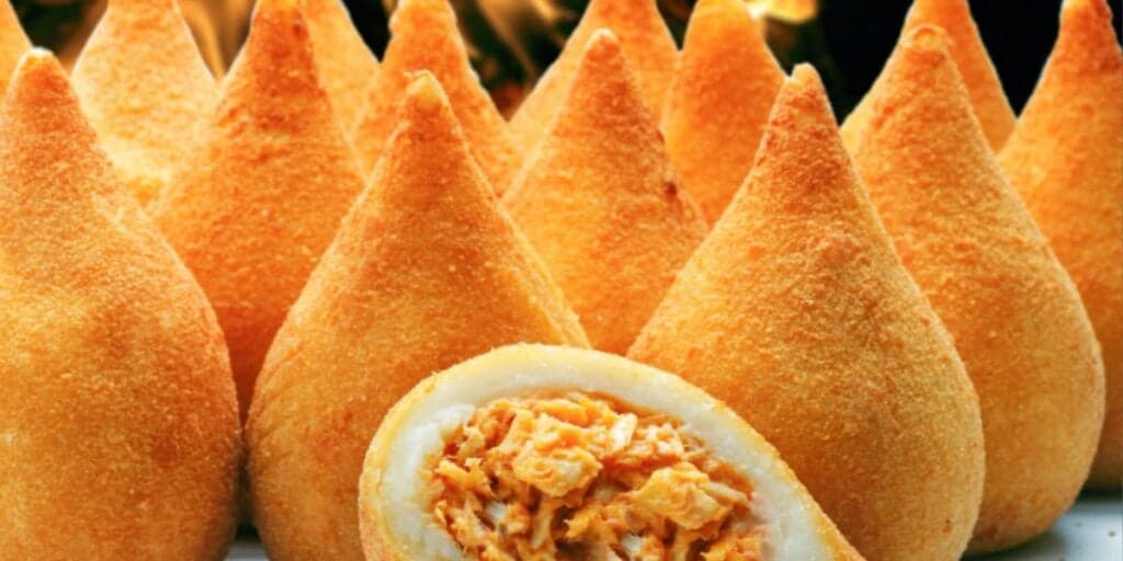 Injustiça: Coxinha fica na 31ª posição da melhor comida de rua do mundo; saiba qual é a primeira