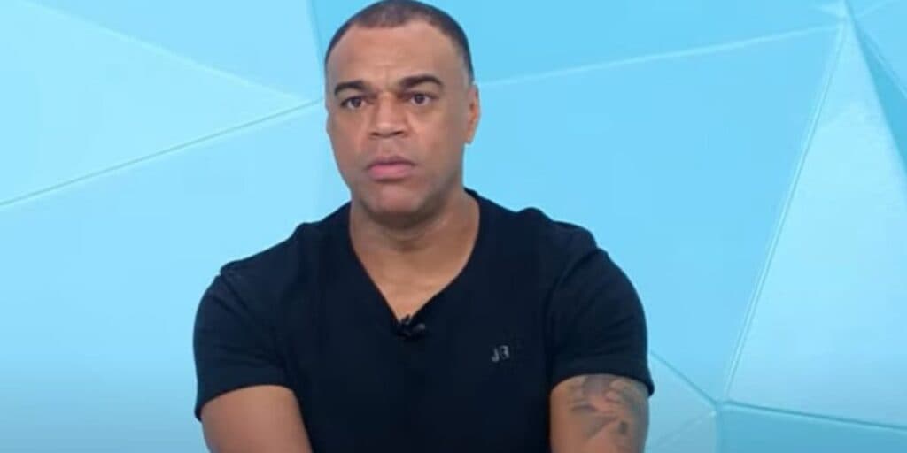 Denílson se recusa a atender comentarista do Jogo Aberto, expõe print e dá aviso: "Resolve com a Renata Fan"