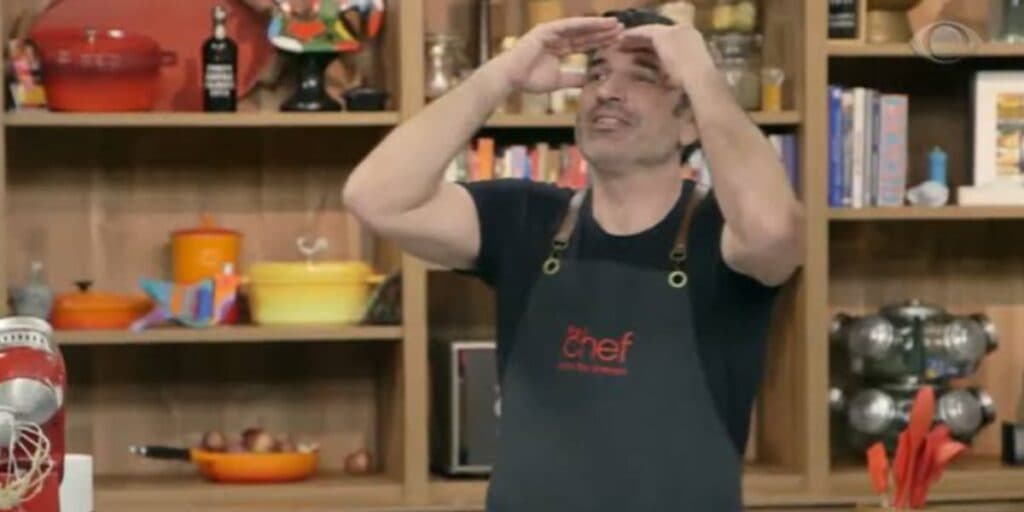 Edu Guedes paralisa programa ao receber recado no ponto e relata: "Preciso manter a calma"